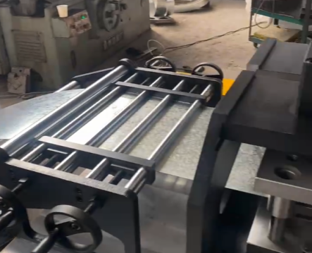 Fully Automatic Tracking Servo Shearing M-shaped Keel Machine Fully Automatic Tracking Servo Shearing M-shaped Keel Machine